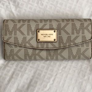 Micheal Kors wallet